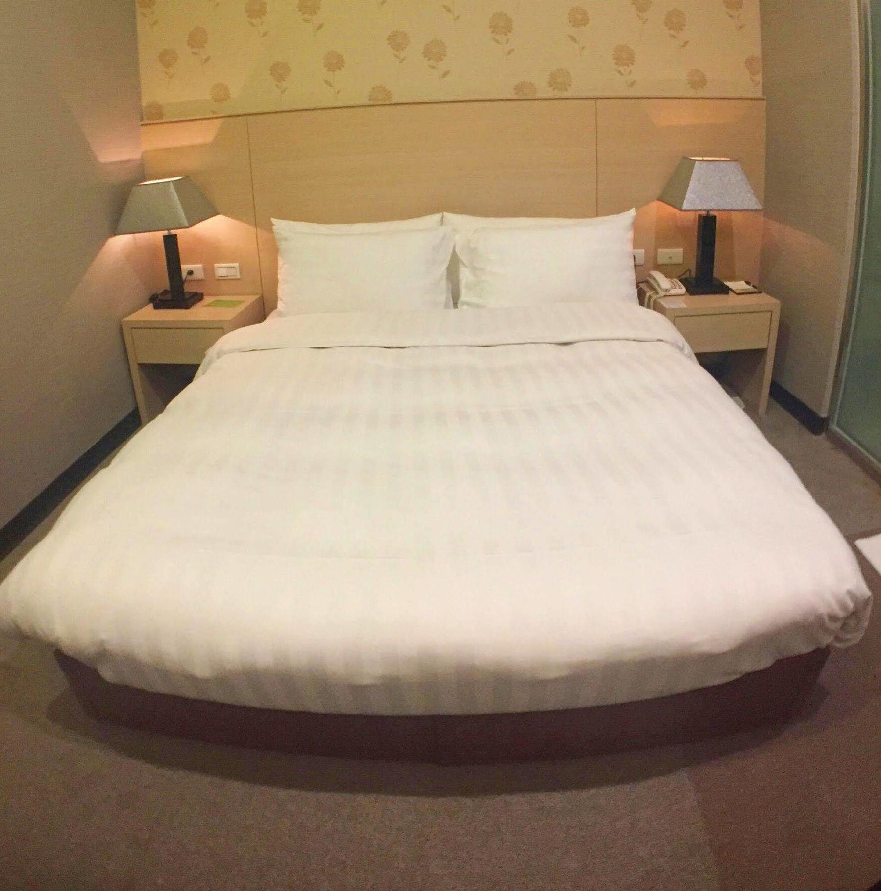 Royal Hotel Тайбэй Экстерьер фото