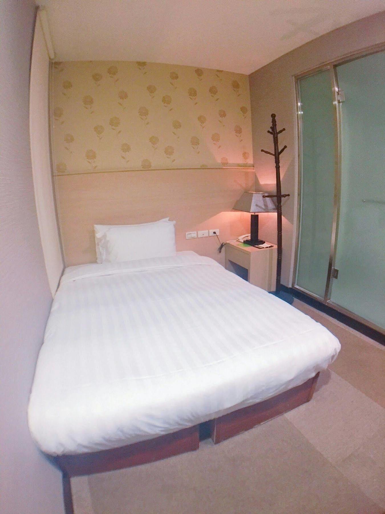 Royal Hotel Тайбэй Экстерьер фото
