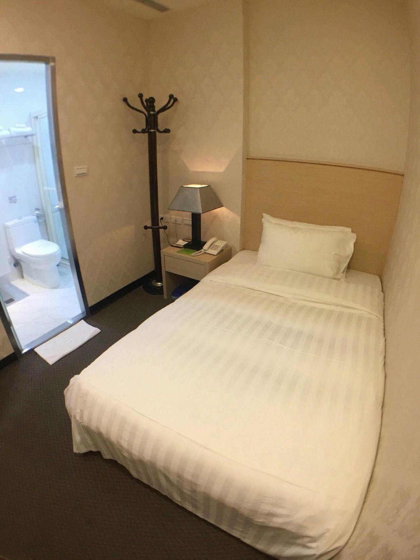 Royal Hotel Тайбэй Экстерьер фото