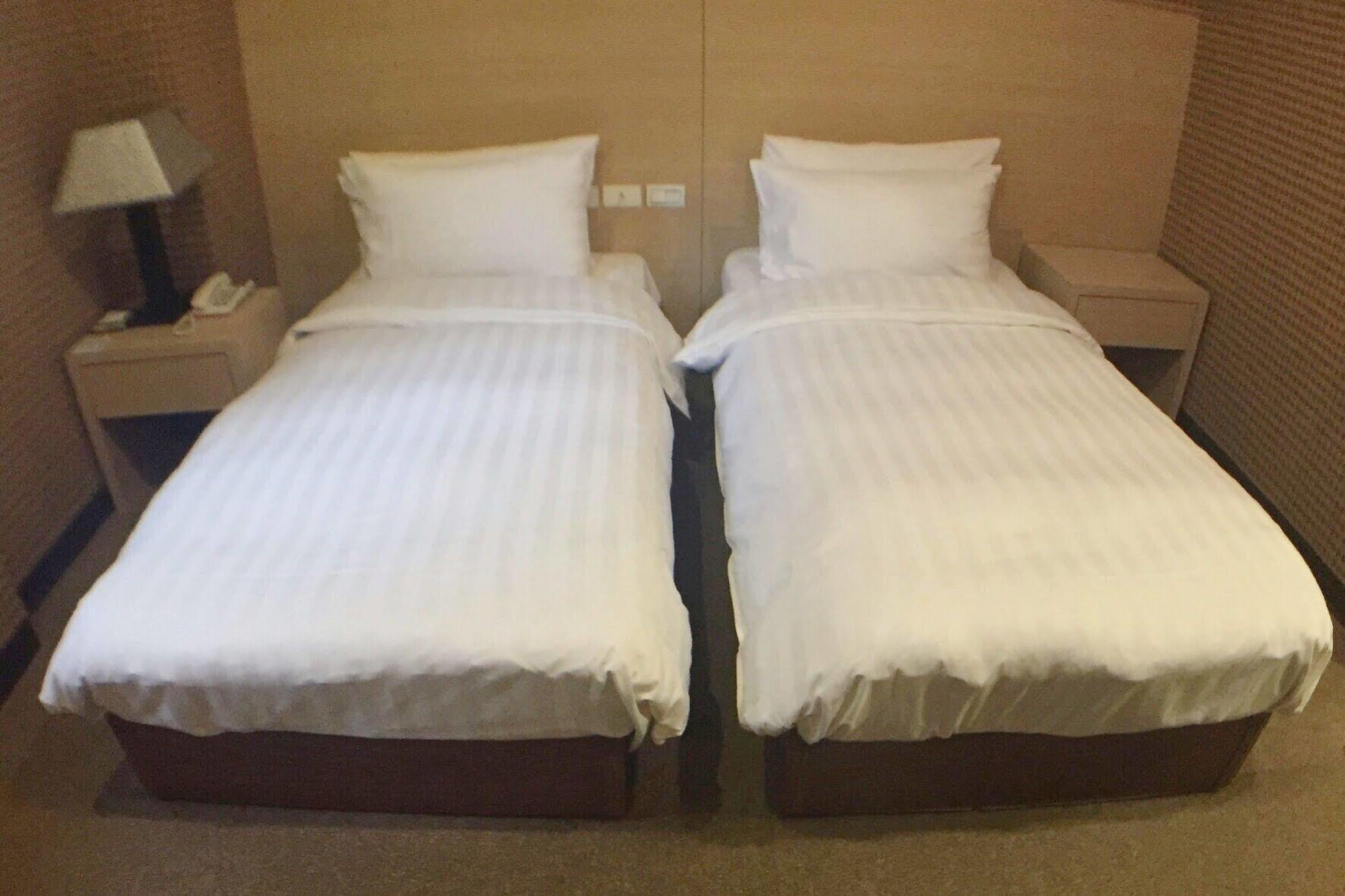 Royal Hotel Тайбэй Экстерьер фото